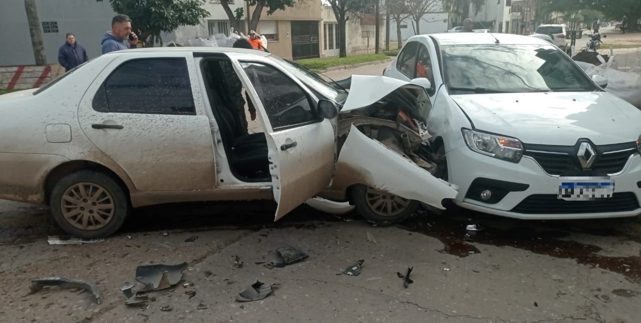 Fuerte choque en Llerena y Alvear: un herido