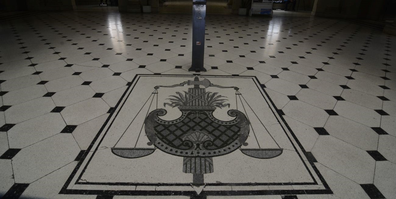 Pedirán prisión para tres hombres que robaron y golpearon a una pareja en Esperanza