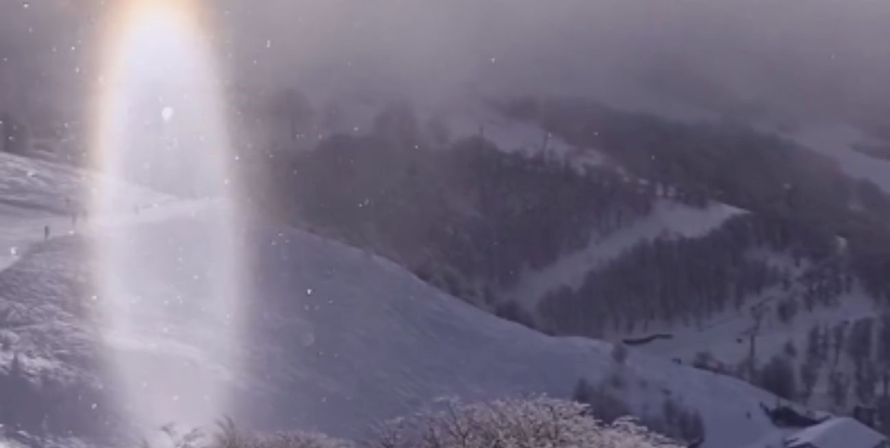 Es viral: una mujer captó en un video un extraño agujero blanco en el Cerro Catedral