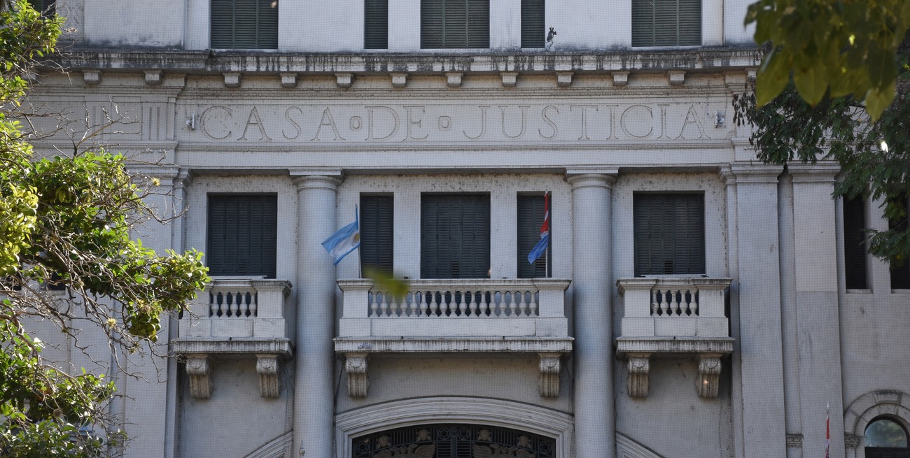 Presos por incendiar seis casas en barrio La Nueva Tablada usando bombas molotov