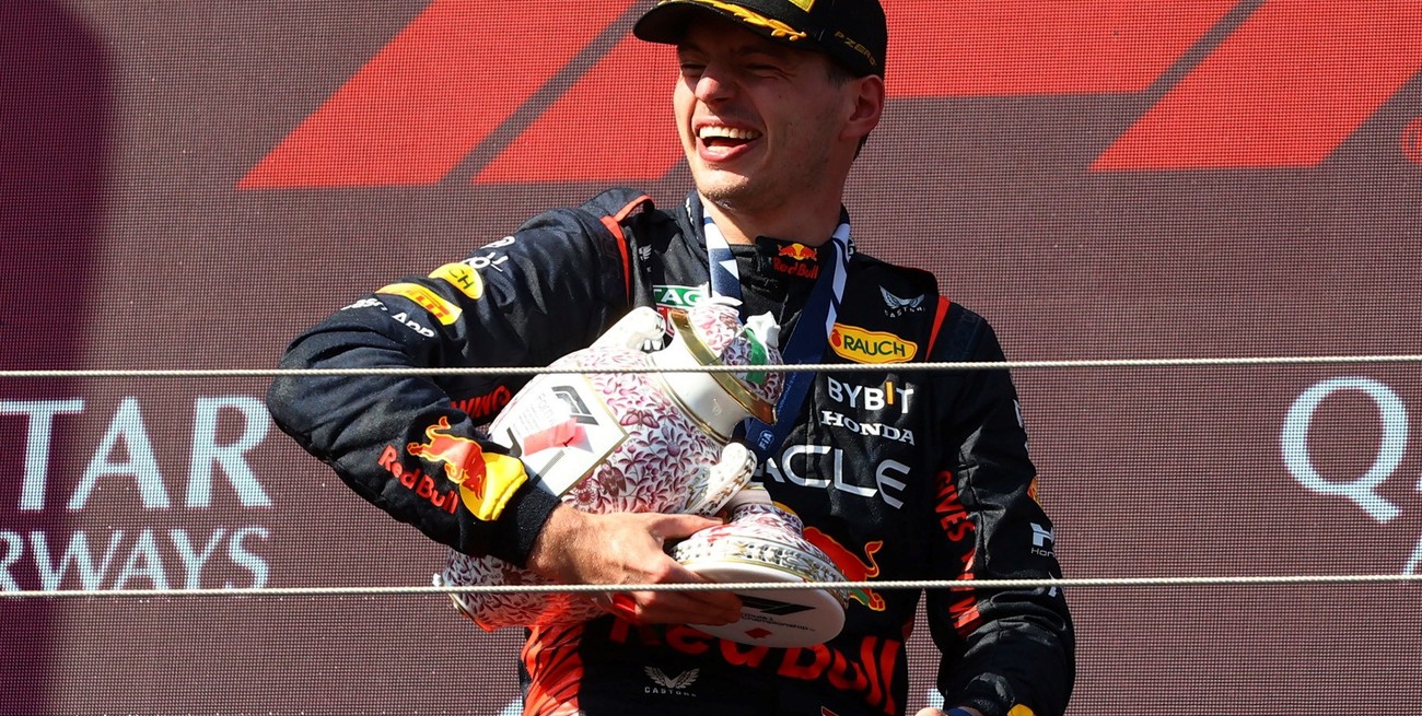 Video: Lando Norris rompió el trofeo de Verstappen en el podio de Hungría