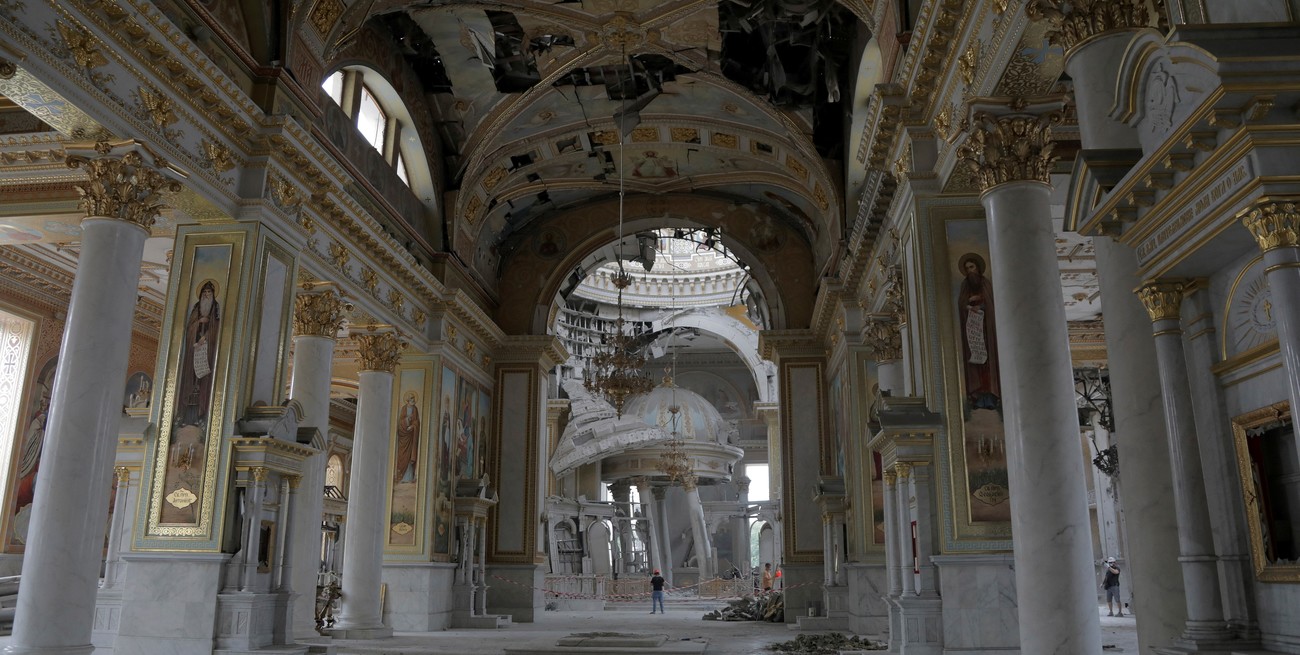 Rusia bombardeó un templo ortodoxo protegido por la Unesco en Ucrania y murieron dos personas 