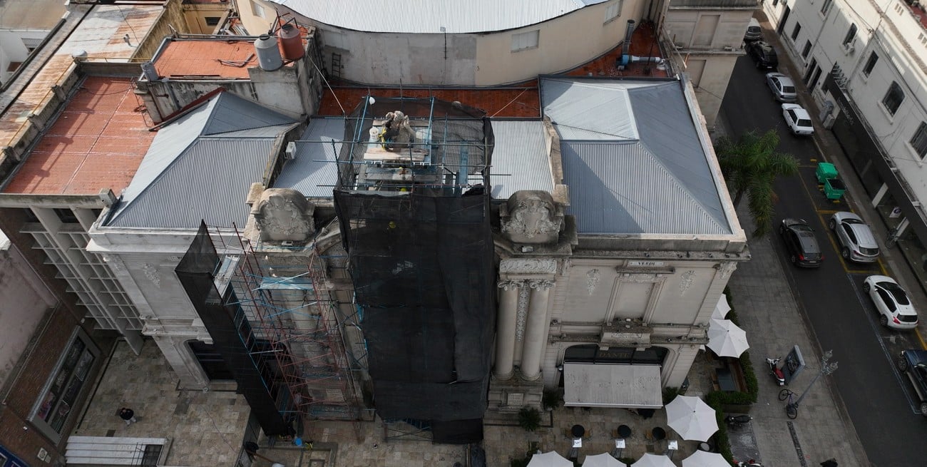 Teatro Municipal: recuperan los muros de la fachada para que el edificio "respire"