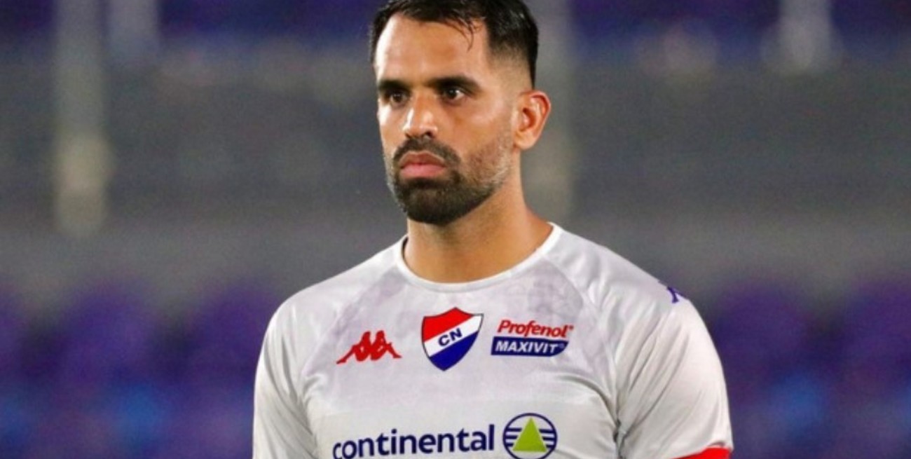 Colón hizo oficial el interés por el paraguayo Rolón