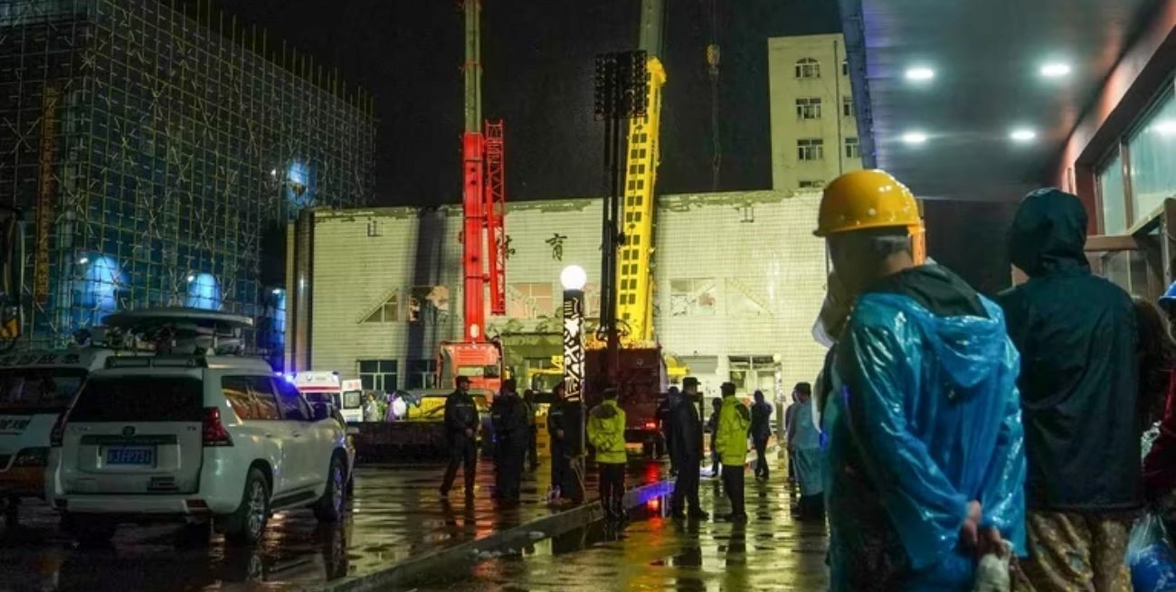 Al menos 11 muertos por el derrumbe de un gimnasio escolar en China