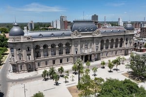 Funcionarios y representantes gremiales se vieron las caras este martes en la Casa de Gobierno de Santa Fe. Foto: Archivo / Fernando Nicola (drone).