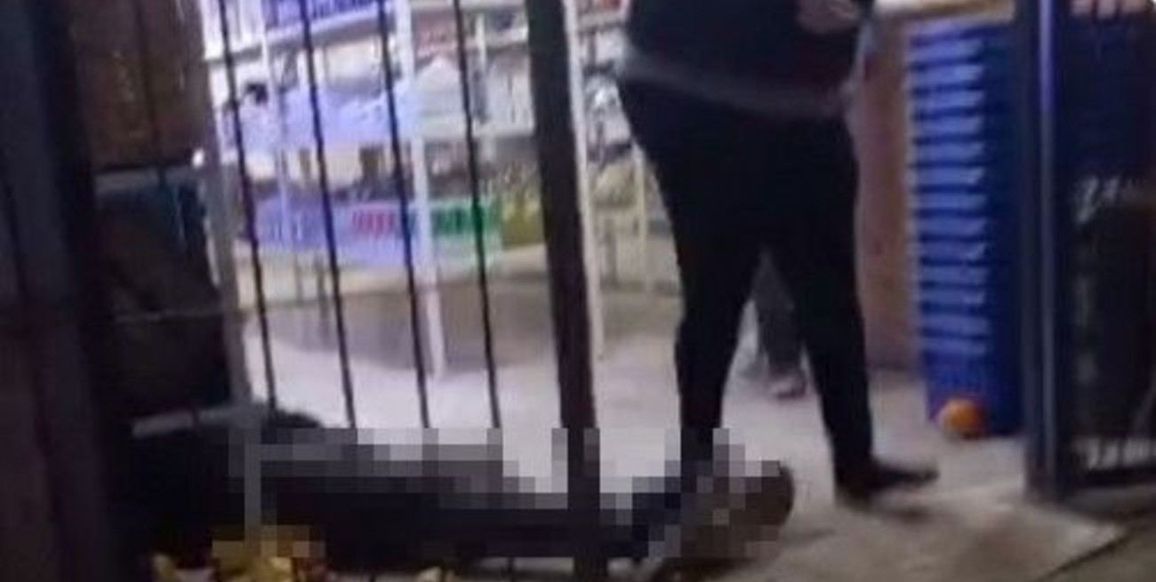 Un muerto y dos heridos graves tras un ataque a tiros en un supermercado de Moreno