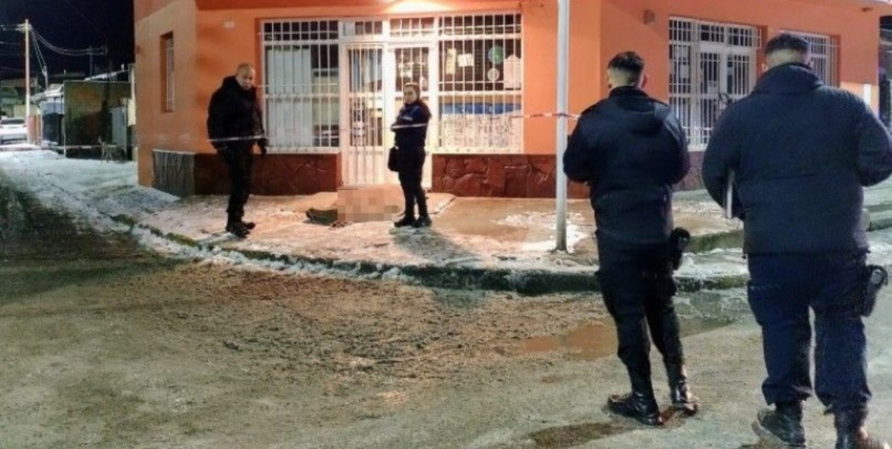 Murió al caer cuando resbaló por la escarcha al salir de un comercio en Río Gallegos