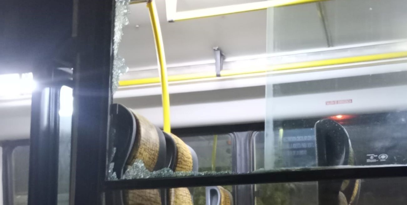 Vandalizaron un colectivo de la Línea 18