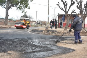 "Estas obras benefician a 2.300 familias de Loyola Norte, San Agustín, Yapeyú y La Ranita", señaló Jatón durante una recorrida por la zona de intervención. Crédito: Guillermo Di Salvatore