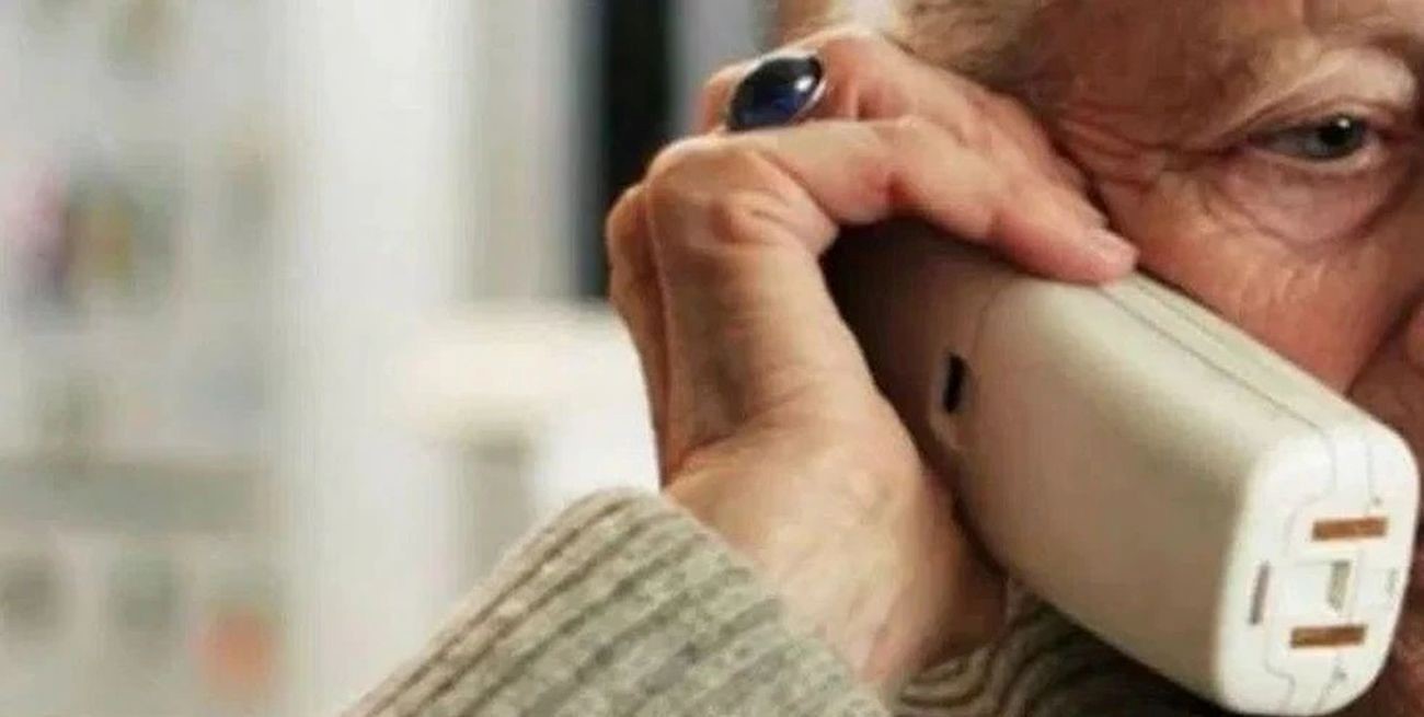 Mediante un "cuento del tío" le robaron 30 mil dólares a una mujer