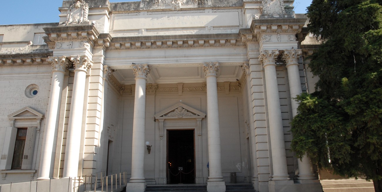 Pliegos y financiamiento, el menú legislativo para agosto en Santa Fe