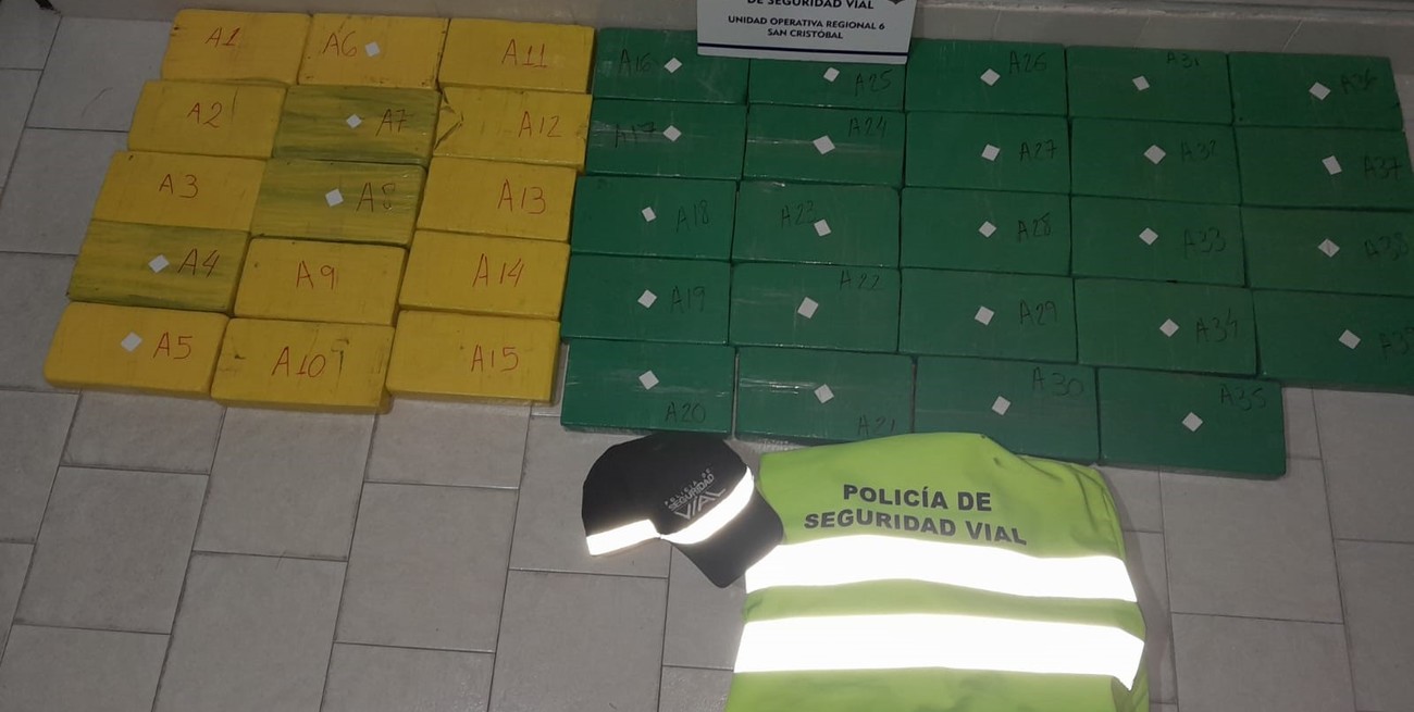 Policía Vial interceptó un Jeep y secuestró 41 kilos de cocaína