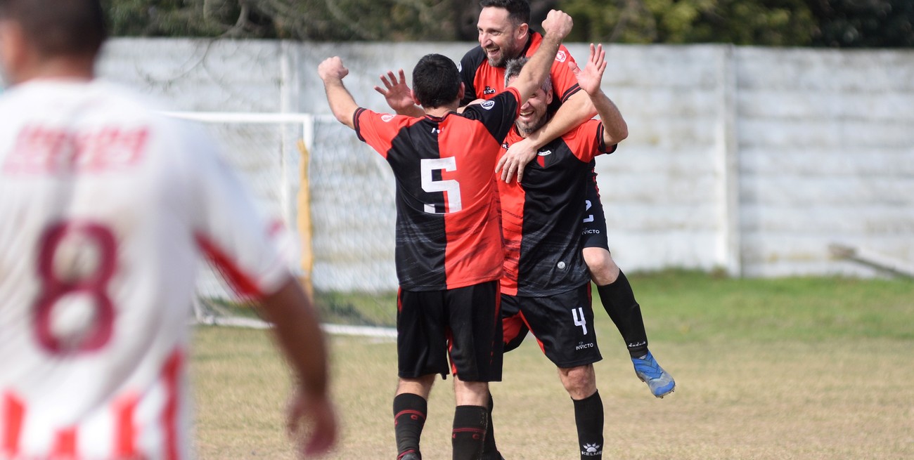Colón se consagró campeón Senior al derrotar a Unión ante más de 1.000 espectadores
