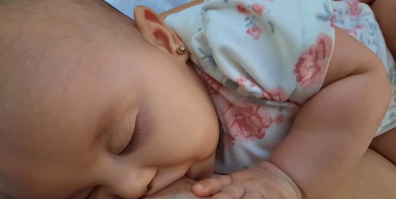 A través de la leche materna, los bebés recuerdan su crecimiento en el útero y se sienten protegidos 