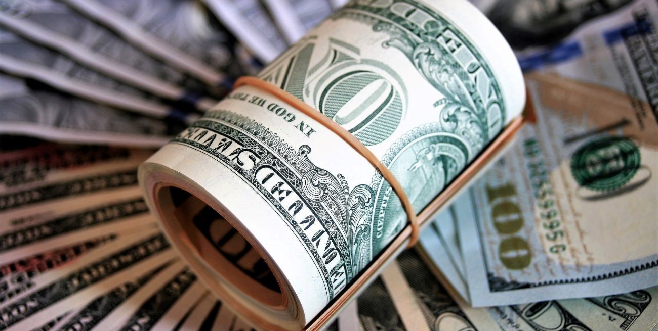 El dólar blue inició la semana en baja: a cuánto cerró este lunes