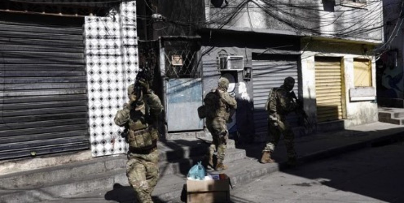Catorce de civiles muertos en operativos policiales en favelas de San Pablo