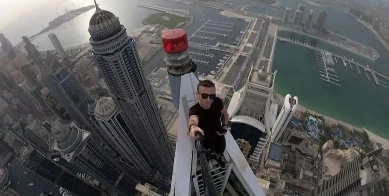 Murieron dos influencers: uno cayó de un piso 68 y otro se resbaló en las cataratas de Arasinagundi