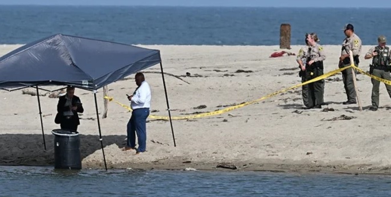 Horror en Malibú: hallaron un cadáver dentro de un barril en la playa