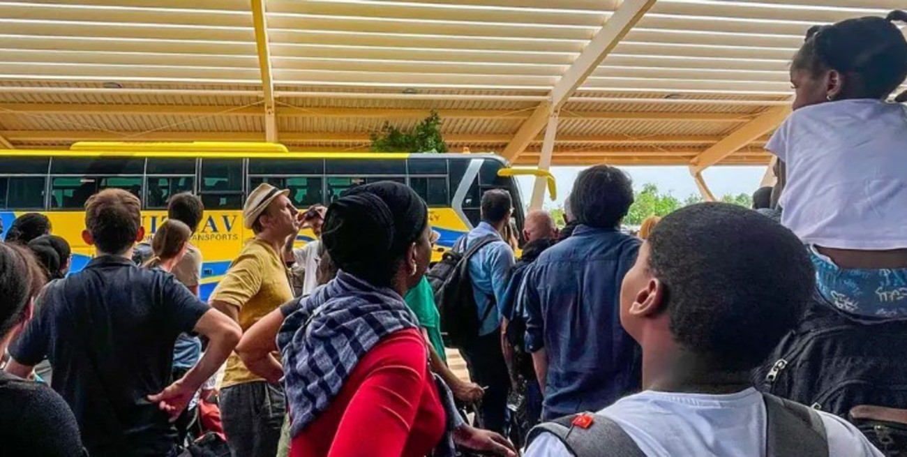 Llegó a París el primer avión con civiles evacuados de Níger