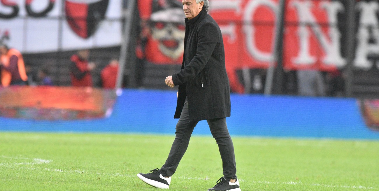 Colón: acertar en casi todo lo que venga y armar un equipo en 15 días