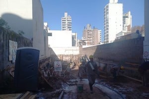 Los obreros en plena obra. Este medio recorrió la zona durante la semana y constató los trabajos en el lugar.