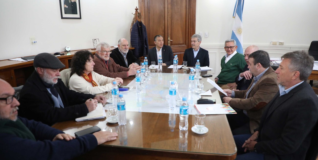 El gobierno santafesino ofrece un 51 % de incremento salarial hasta fin de año a los estatales