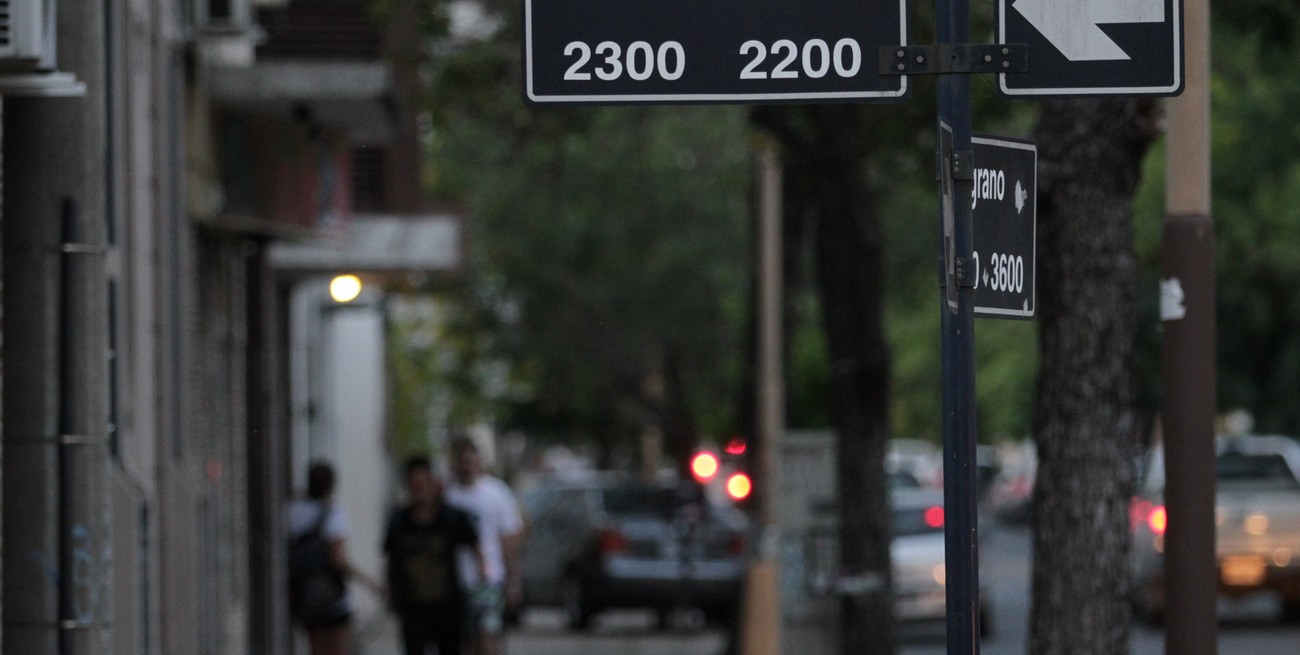 Otra vez una panadería: vandalizaron la vidriera de una sucursal en bulevar Gálvez