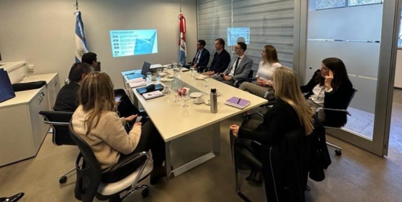 Vranicich, con el Cónsul General de Chile