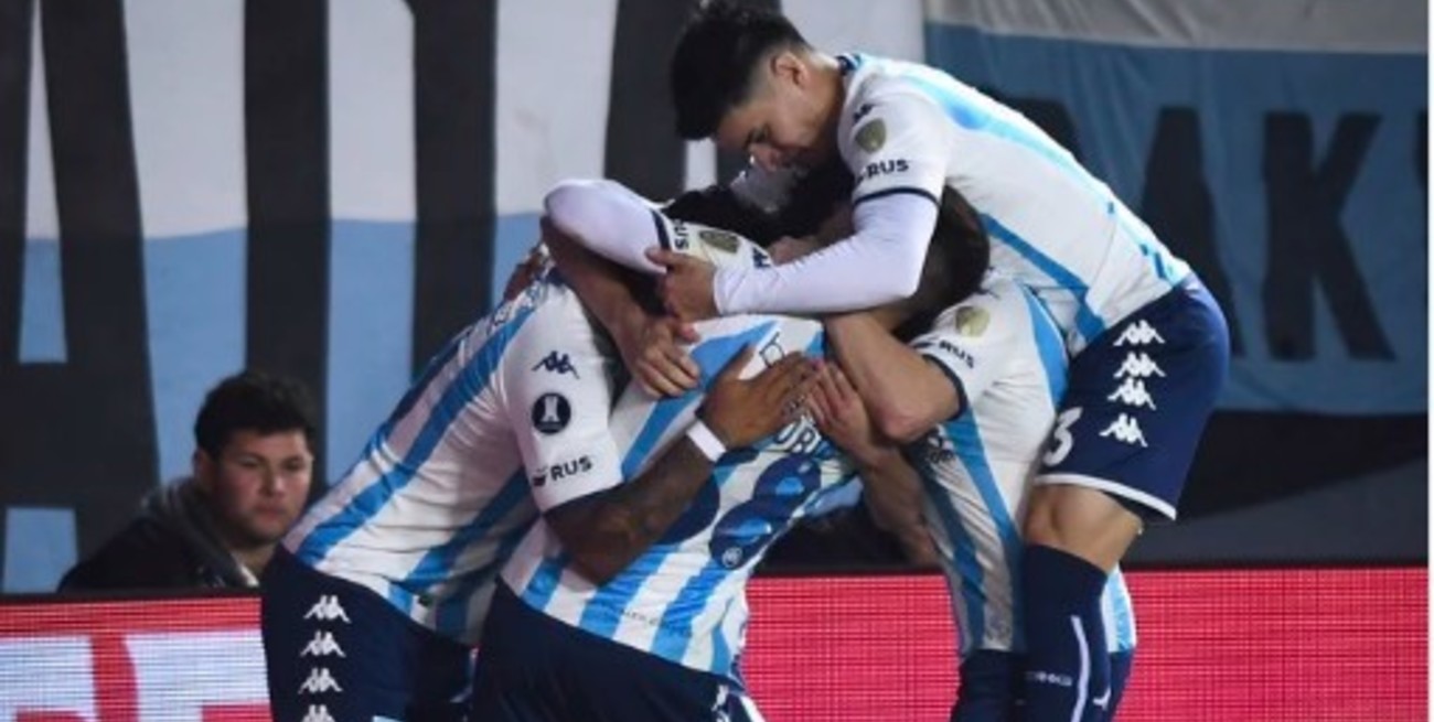 Racing venció a Nacional, pasó a cuartos de final y enfrentará a Boca