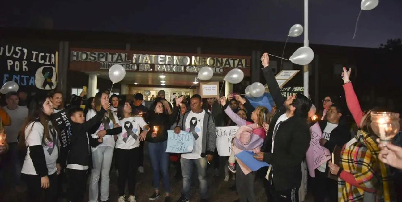Familias de bebés fallecidos en el Hospital Neonatal de Córdoba reclamaron justicia 