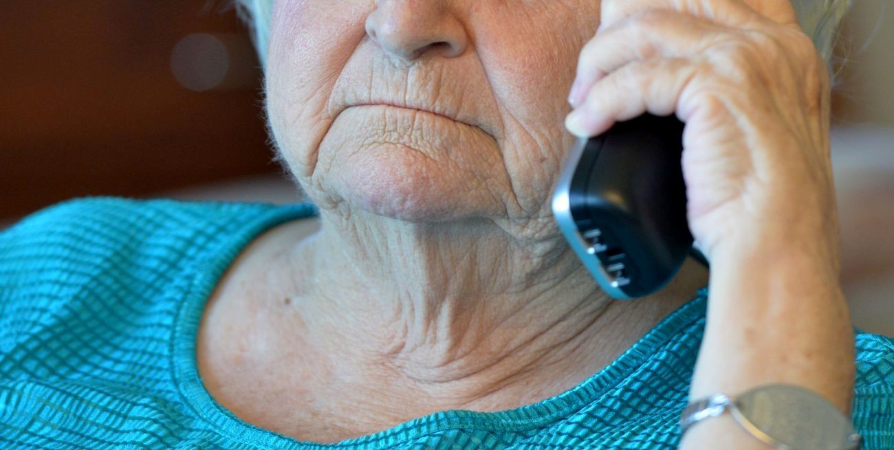 Imputaron a un hombre que estafó a cuatro mujeres que le entregaron dólares, pesos y anillos de oro