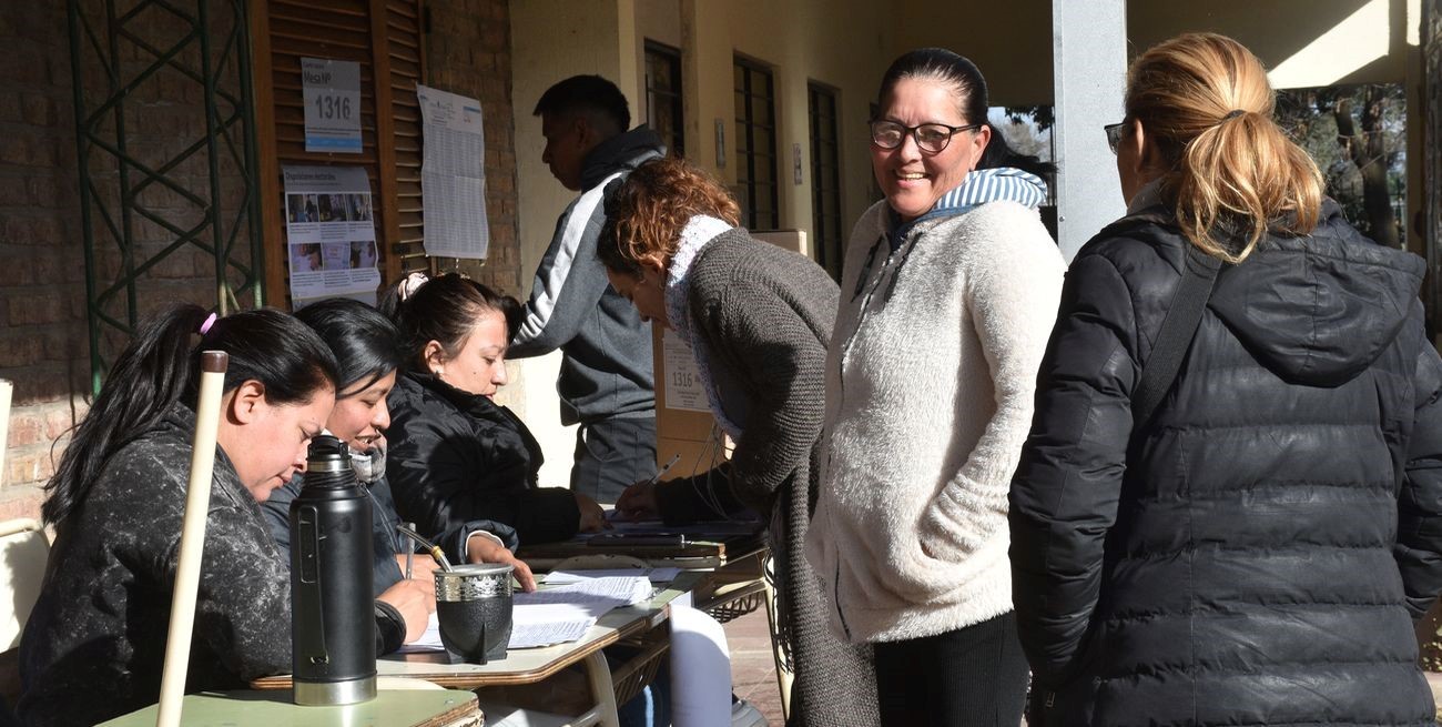 Las elecciones en Ángel Gallardo, el punto de reencuentro para los vecinos