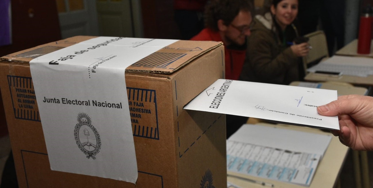 En Santa Fe, la jornada electoral se inició a tiempo y ya con asistencia de votantes