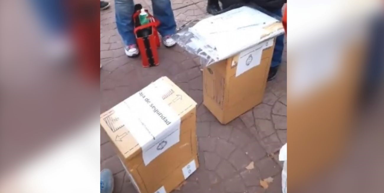 Una amenaza de bomba interrumpió los comicios en un colegio de Temperley: tuvieron que sacar las urnas a la vereda