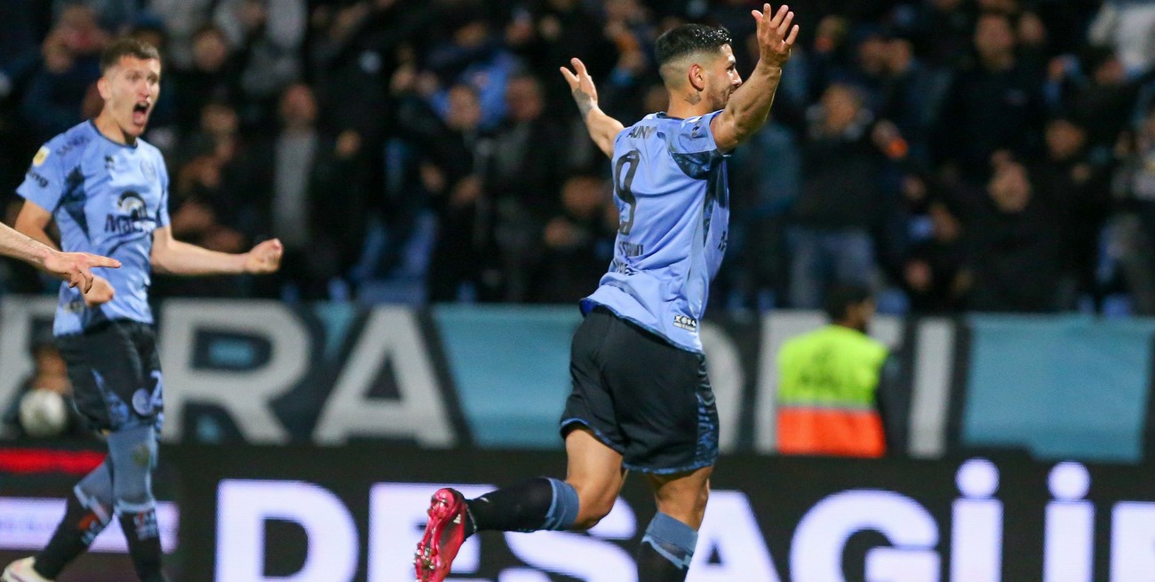 Belgrano le ganó a Estudiantes en el inicio de la Copa de la Liga