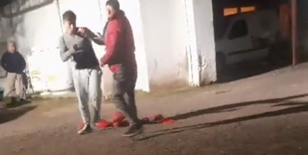 Video: dos hombres se agarraron a trompadas en una comuna santafesina