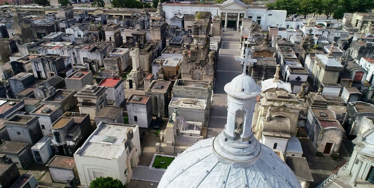 Por el paro municipal, en el Cementerio brindan sólo guardias mínimas en Santa Fe