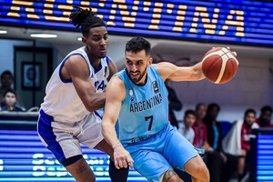 Campazzo nuevamente determinante. Crédito: CABB