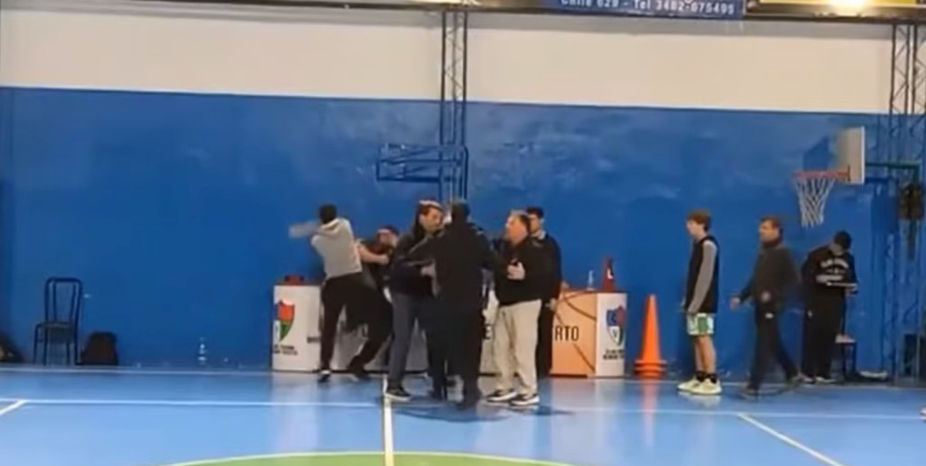 Agredieron a un árbitro y ahora deberán presentarse en una comisaría cada vez que juegue su club