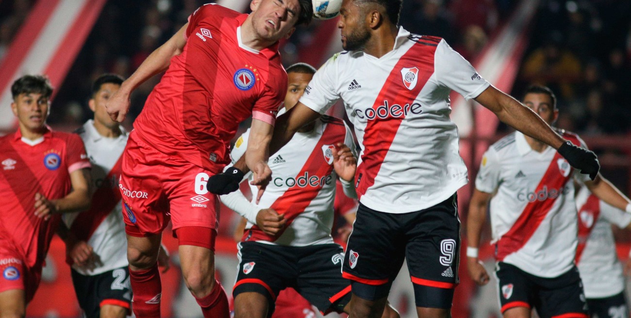 Cómo quedaron las tablas de posiciones y descenso tras los partidos del domingo