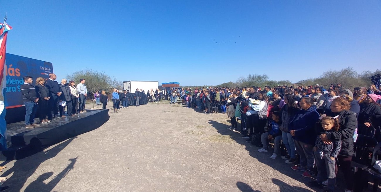 Entregaron 170 títulos de viviendas a familias del cordón oeste de la ciudad de Santa Fe