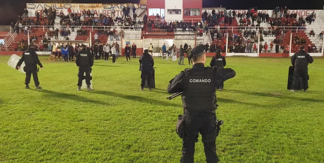 Video: incidentes en la previa de 9 de Julio y Peñarol de Rafaela terminó en suspensión