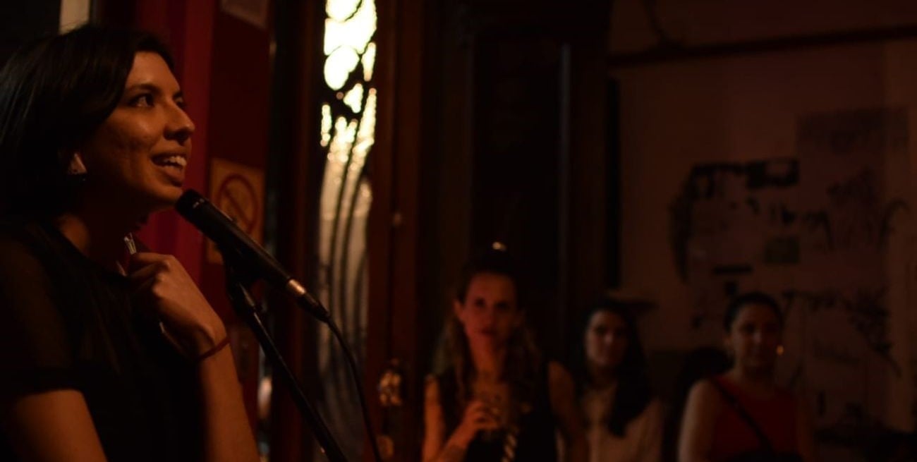 El constante fluir del río interior: Sofía Noel y su viaje poético