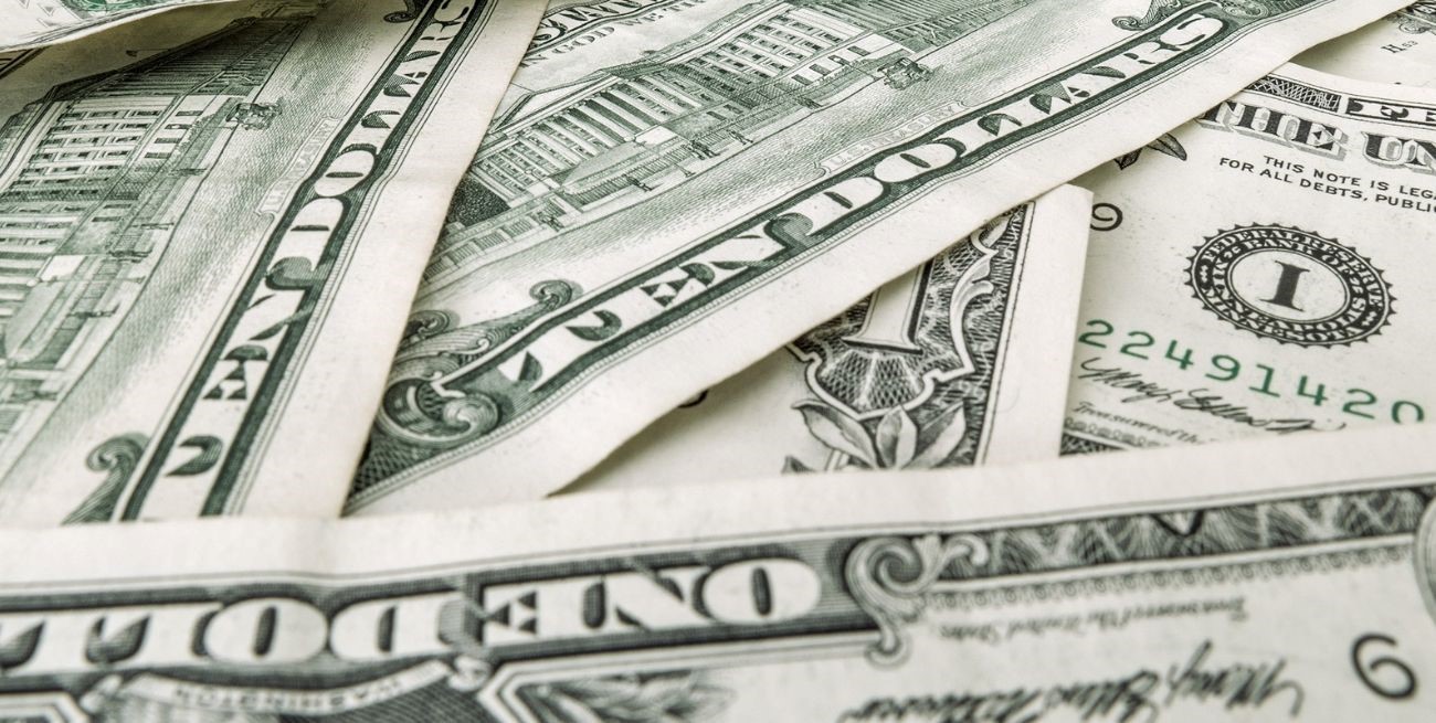 El dólar blue cortó cuatro ruedas en baja y cerró este jueves en alza