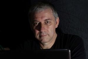 "De la literatura muy poca gente vive, no es un medio de vida", dice el escritor. Foto: Gentileza