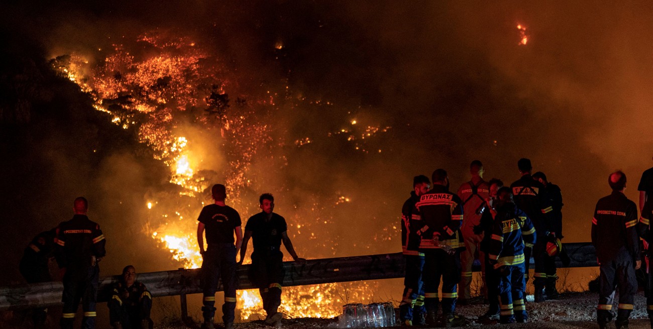 El incendio forestal en Grecia es "el más grande" registrado en la Unión Europea