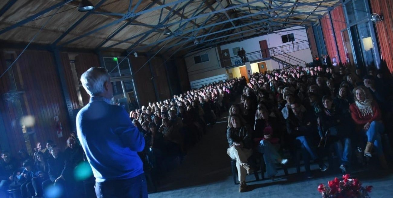 Bernardo Stamateas disertó en Funes