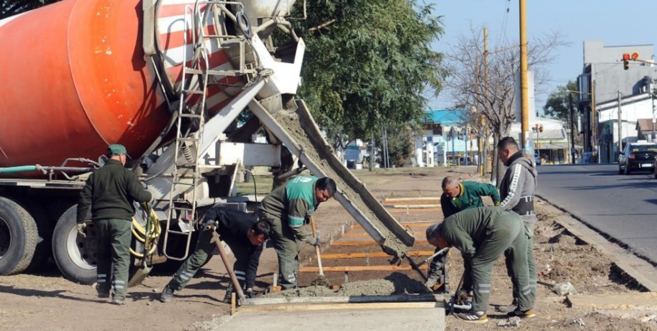 En el Parque Federal, ejecutan 220 metros de veredas y culminó la obra de luces led