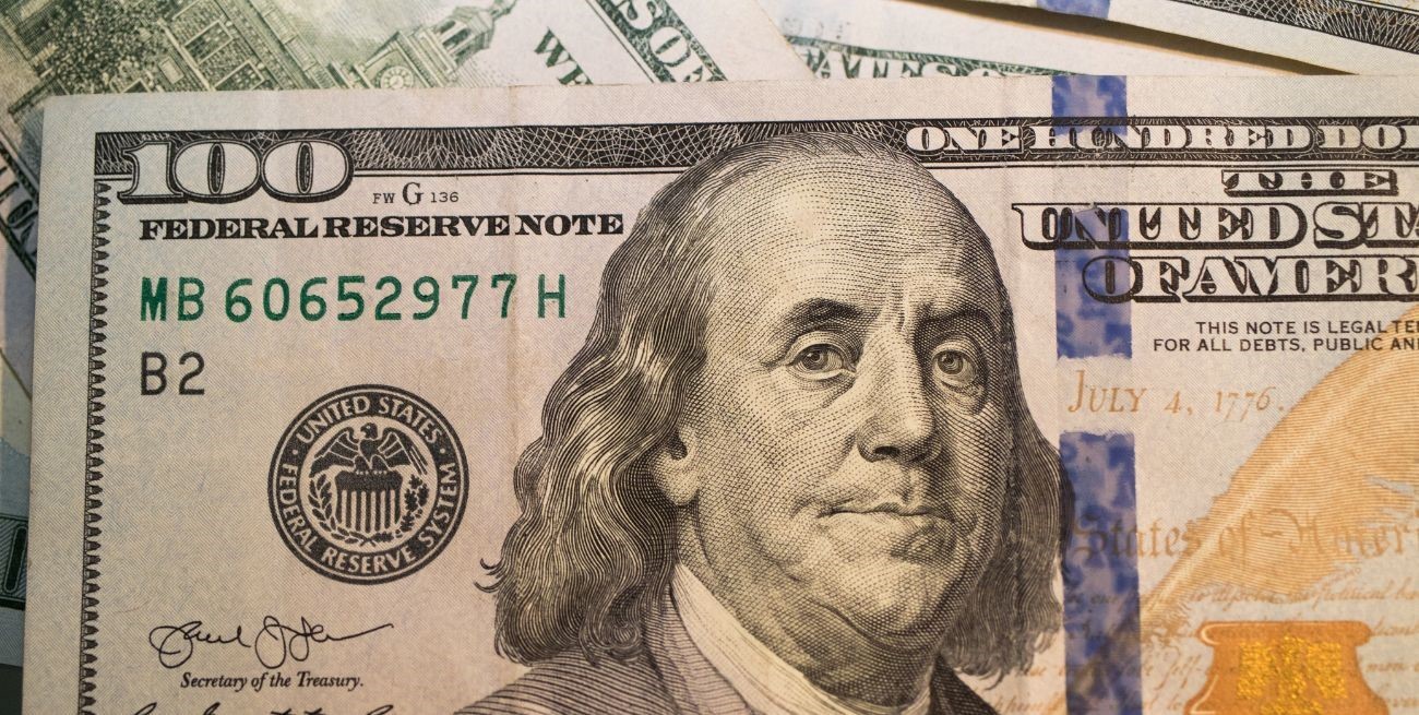 El dólar blue inició septiembre en baja: a cuánto cerró este viernes